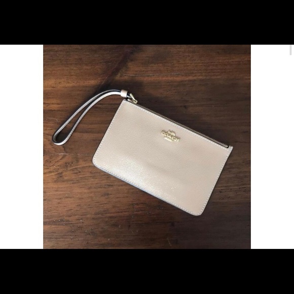 Coach Beechwood Patent Leather Wristlet ๐ - Picture 5 of 8